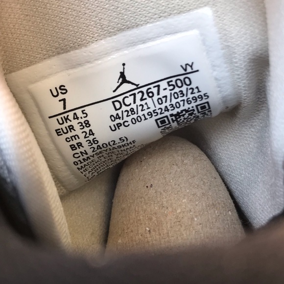 Air Jordan 1 SE Mid Mulberry (W) Size 7 & 8.5 Wmns - Picture 7 of 13